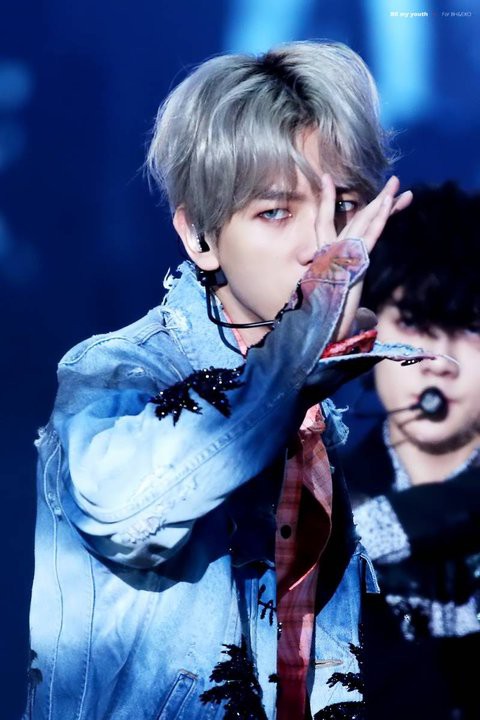 Baekhyun gây sốt với nhan sắc tiên tử khi biểu diễn tại Grammy Hàn Quốc - Ảnh 1.