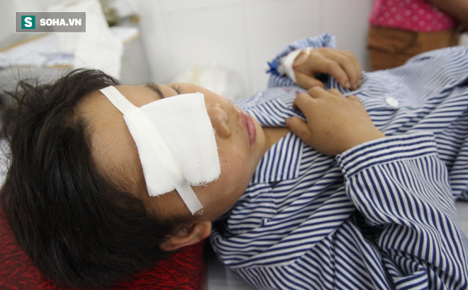 Mẹ đau x&oacute;t kể lại l&uacute;c r&uacute;t dao nhọn khỏi mắt con 10 tuổi - Ảnh 1.