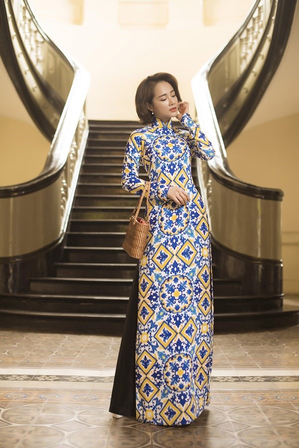 Gần Tết cũng là lúc loạt sao Việt khoe ảnh mặc áo dài xinh lung linh - Ảnh 12. Gần Tết cũng là lúc loạt sao Việt khoe ảnh mặc áo dài xinh lung linh - Ảnh 12.