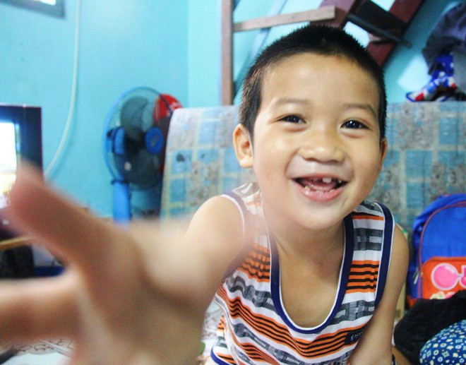 Hai con đi lạc, mẹ để lu&ocirc;n ở trung t&acirc;m bảo trợ, mỗi th&aacute;ng chỉ d&aacute;m xin v&agrave;o nh&igrave;n l&eacute;n từ xa v&igrave; l&iacute; do ứa nước mắt - Ảnh 14.
