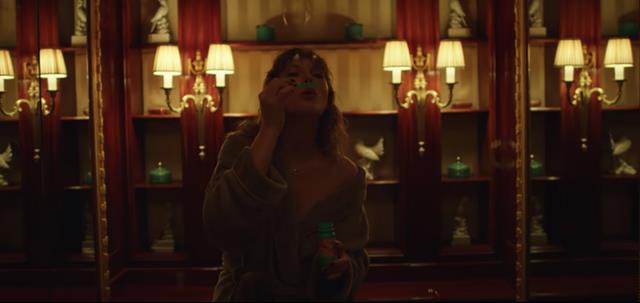 Chỉ có fan mắt cú vọ mới soi ra những điểm này trong MV mới của Taylor Swift - Ảnh 18. Chỉ có fan mắt cú vọ mới soi ra những điểm này trong MV mới của Taylor Swift - Ảnh 18.