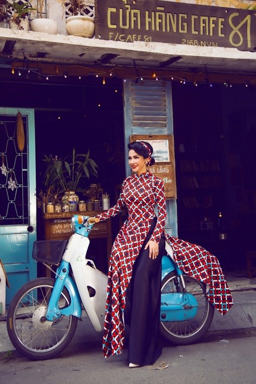 Gần Tết cũng là lúc loạt sao Việt khoe ảnh mặc áo dài xinh lung linh - Ảnh 19. Gần Tết cũng là lúc loạt sao Việt khoe ảnh mặc áo dài xinh lung linh - Ảnh 19.