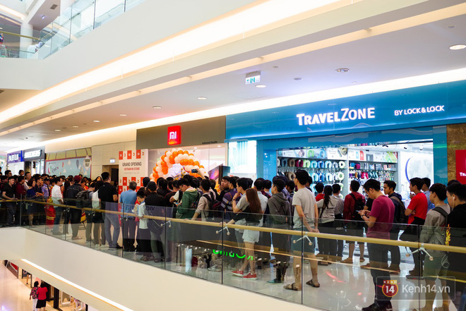 TP. HCM khai trương cửa hàng Xiaomi đầu tiên ở Việt Nam - Ảnh 2.