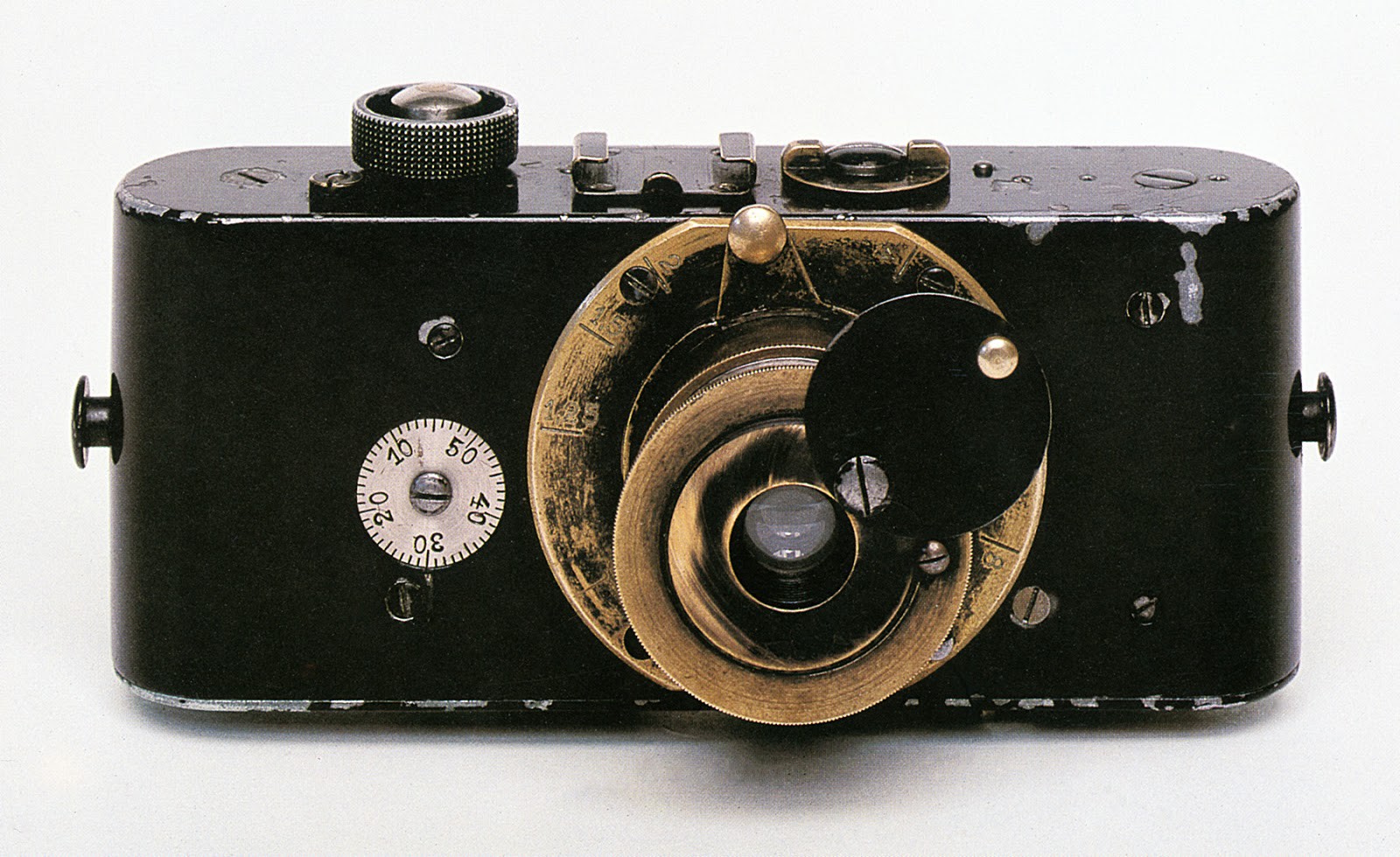 Первый фотоаппарат. Ur Leica 1914. Камера ur-Leica 1914. Первая малоформатная «ur Leica», 1914 год. Фотоаппарат Кодак 1913 года.