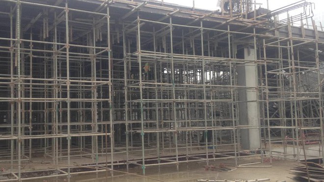 Cận cảnh hiện trường vụ sập gi&agrave;n gi&aacute;o khiến 3 c&ocirc;ng nh&acirc;n thiệt mạng ở H&agrave; Nội - Ảnh 2.