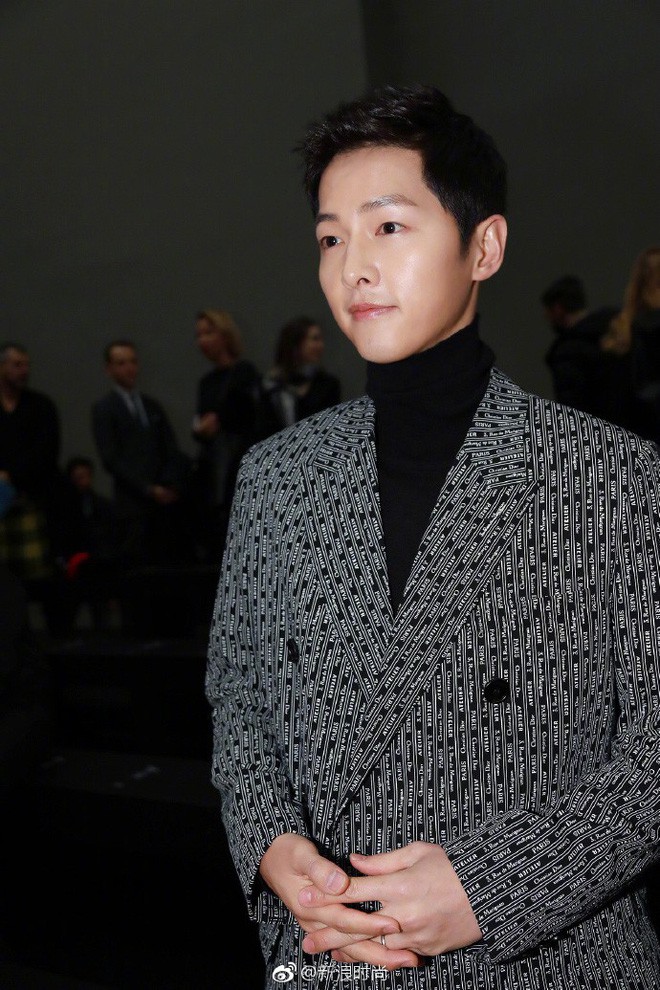 Lâu lắm mới thấy xuất hiện, Song Joong Ki lại khiến người ta trầm trồ vì diện đồ còn đẹp hơn người mẫu tại show Dior - Ảnh 3.