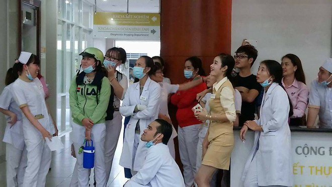 B&agrave; bầu vừa chờ đẻ, vừa quẩy hết m&igrave;nh trong trận b&aacute;n kết của U23 Việt Nam  - Ảnh 3.