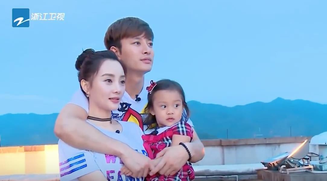 Trước scandal ngoại tình, gia đình Giả Nãi Lượng - Lý Tiểu Lộ từng rất ngọt ngào trên show thực tế! - Ảnh 5. Trước scandal ngoại tình, gia đình Giả Nãi Lượng - Lý Tiểu Lộ từng rất ngọt ngào trên show thực tế! - Ảnh 5.