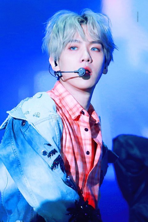 Baekhyun g&acirc;y sốt với nhan sắc ti&ecirc;n tử khi biểu diễn tại Grammy H&agrave;n Quốc - Ảnh 4.