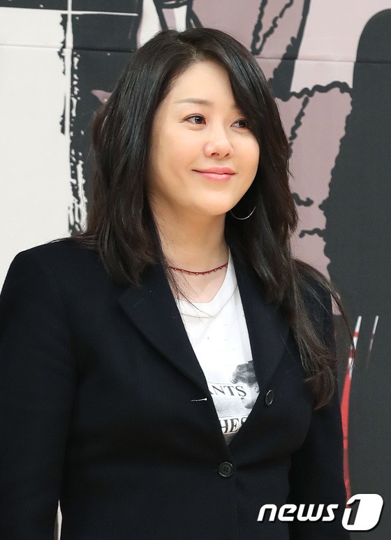 Bà hoàng giàu có bậc nhất Kbiz bị đàn em giành spotlight, tài tử Lee Jin Wook rạng rỡ trở lại sau scandal cưỡng dâm - Ảnh 6.