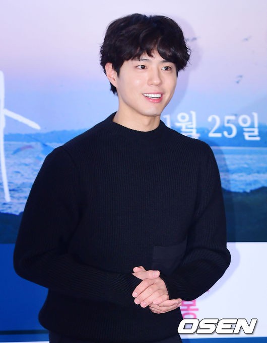 Park Bo Gum và Jung Hae In đụng độ: Fan nữ vừa mất máu, vừa không biết chọn ai đẹp hơn - Ảnh 4.