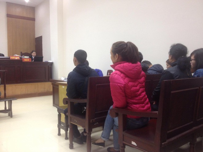 Liên tục kêu oan, đối tượng 79 tuổi hiếp dâm bé gái 3 tuổi ở Hà Nội vẫn bị tăng thêm 2 năm tù giam trong phiên tòa phúc thẩm - Ảnh 4.