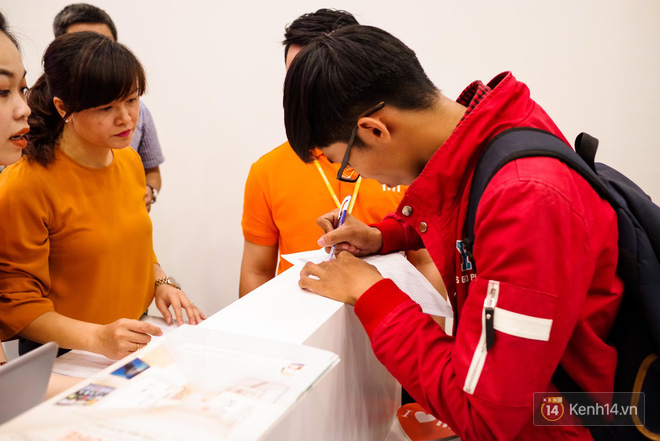 TP. HCM khai trương cửa hàng Xiaomi đầu tiên ở Việt Nam - Ảnh 6.