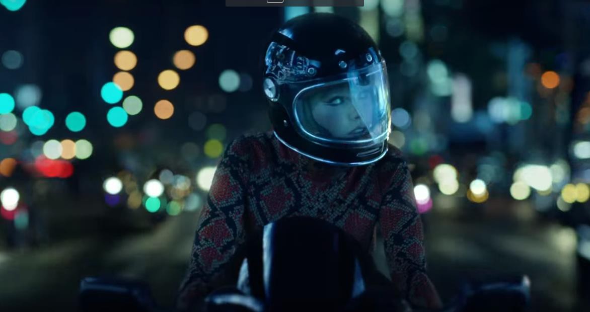 Chỉ có fan mắt cú vọ mới soi ra những điểm này trong MV mới của Taylor Swift - Ảnh 7. Chỉ có fan mắt cú vọ mới soi ra những điểm này trong MV mới của Taylor Swift - Ảnh 7.