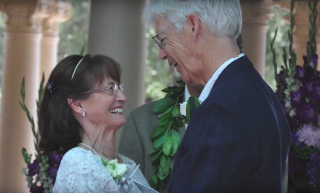Sau 50 năm chia cắt vì bị bố phản đối tình yêu, cặp đôi xúc động nắm tay nhau làm lễ kết hôn - Ảnh 7.