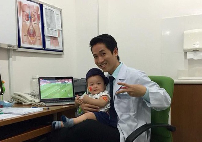 B&agrave; bầu vừa chờ đẻ, vừa quẩy hết m&igrave;nh trong trận b&aacute;n kết của U23 Việt Nam  - Ảnh 8.