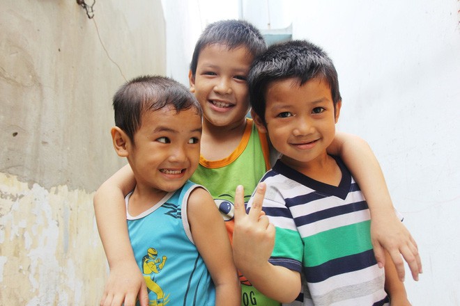 Hai con đi lạc, mẹ để lu&ocirc;n ở trung t&acirc;m bảo trợ, mỗi th&aacute;ng chỉ d&aacute;m xin v&agrave;o nh&igrave;n l&eacute;n từ xa v&igrave; l&iacute; do ứa nước mắt - Ảnh 9.