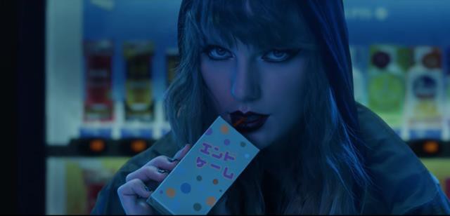 Chỉ có fan mắt cú vọ mới soi ra những điểm này trong MV mới của Taylor Swift - Ảnh 11. Chỉ có fan mắt cú vọ mới soi ra những điểm này trong MV mới của Taylor Swift - Ảnh 11.