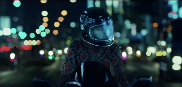 Chỉ có fan mắt cú vọ mới soi ra những điểm này trong MV mới của Taylor Swift - Ảnh 12. Chỉ có fan mắt cú vọ mới soi ra những điểm này trong MV mới của Taylor Swift - Ảnh 12.