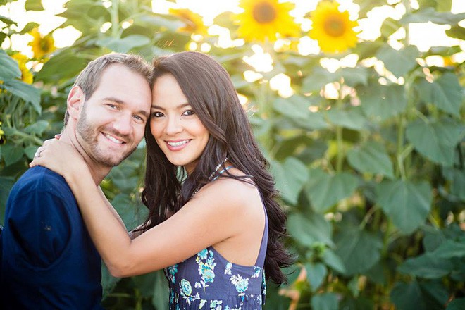 Vợ chồng Nick Vujicic nay đ&atilde; c&oacute; 4 con, hạnh ph&uacute;c khoe hai con g&aacute;i song sinh 4 tuần tuổi đ&aacute;ng y&ecirc;u hết nấc - Ảnh 10.