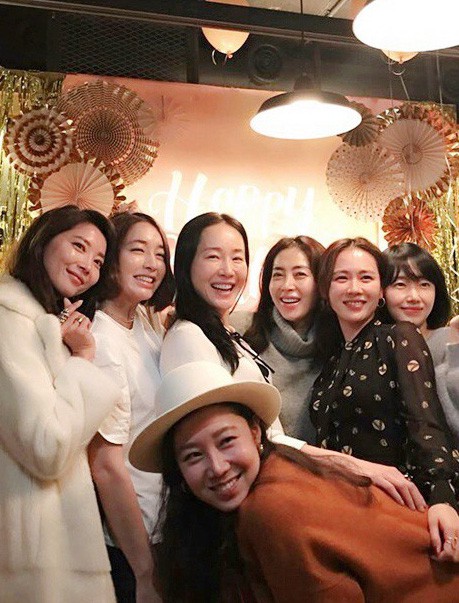 Ảnh dàn khách mời trong sinh nhật nữ thần Son Ye Jin: Cả một "rừng" mỹ nhân tụ hội!