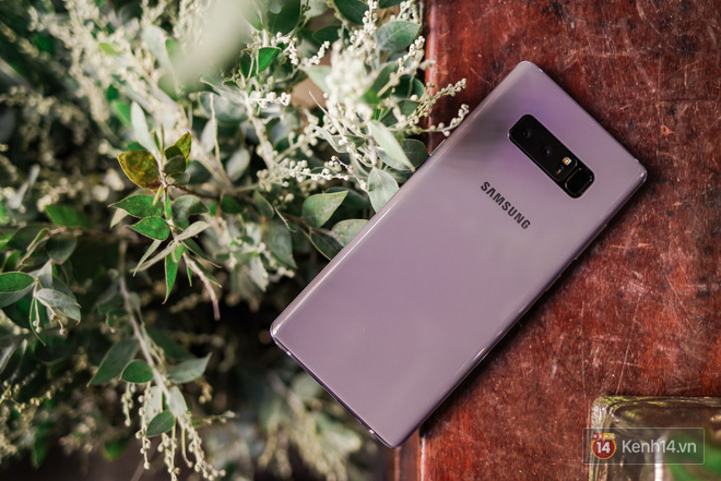 Trên tay Galaxy Note 8 Tím khói mộng mơ: Đẹp không tì vết, đổi màu theo ánh sáng - Ảnh 8.