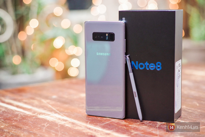 Trên tay Galaxy Note 8 Tím khói mộng mơ: Đẹp không tì vết, đổi màu theo ánh sáng - Ảnh 2.