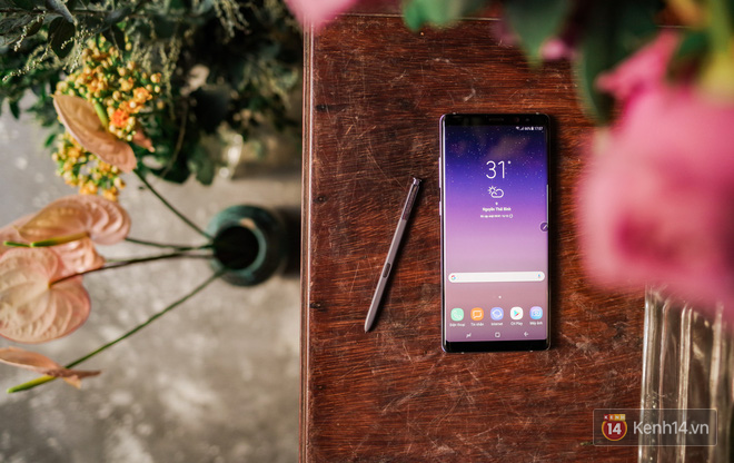 Trên tay Galaxy Note 8 Tím khói mộng mơ: Đẹp không tì vết, đổi màu theo ánh sáng - Ảnh 7.