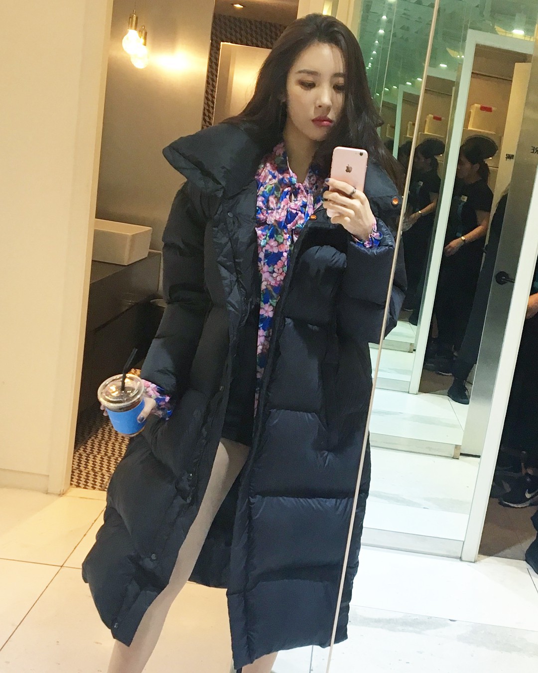 6 idol Hàn cứ dùng thứ gì, thứ ấy sẽ được săn đón khắp nơi - Ảnh 12. 6 idol Hàn cứ dùng thứ gì, thứ ấy sẽ được săn đón khắp nơi - Ảnh 12.