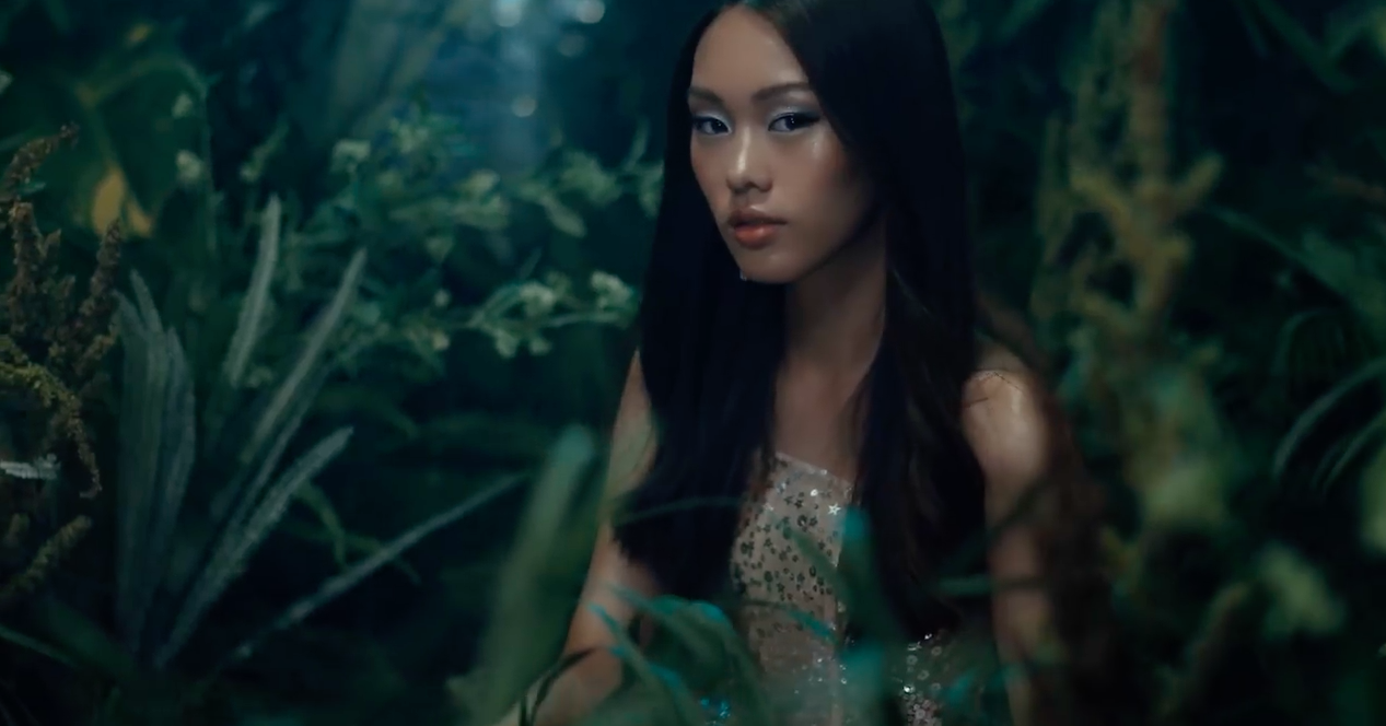 Stylist của Hoa hậu HHen Niê chia sẻ clip tâm đắc nhưng lại vô tình tố NTK Chung Thanh Phong đạo ý tưởng? - Ảnh 7. Stylist của Hoa hậu HHen Niê chia sẻ clip tâm đắc nhưng lại vô tình tố NTK Chung Thanh Phong đạo ý tưởng? - Ảnh 7.