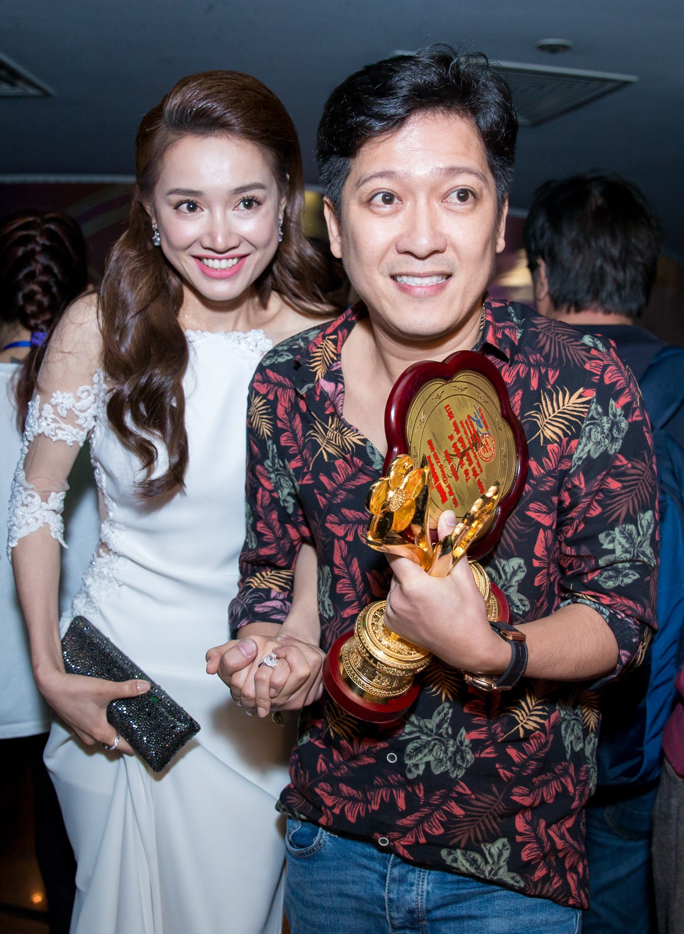 Phá sóng với 3 phút cầu hôn đã đành, Trường Giang còn là nam nhân bô nhếch nhất sự kiện! - Ảnh 5. Phá sóng với 3 phút cầu hôn đã đành, Trường Giang còn là nam nhân bô nhếch nhất sự kiện! - Ảnh 5.