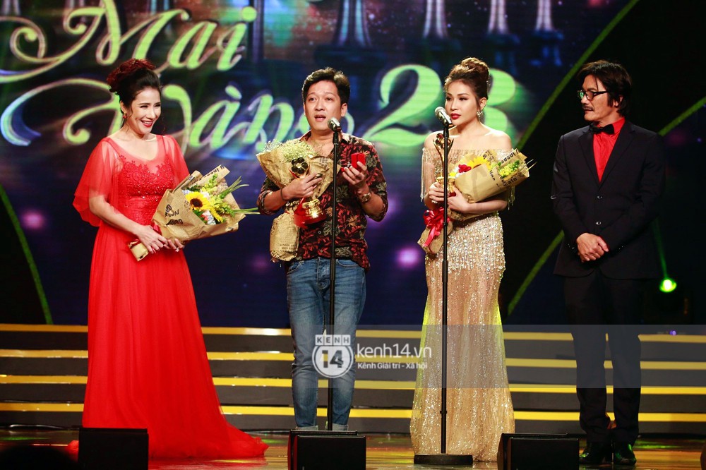 MC Nguyên Khang khiến sự kiện bật cười khi nhắc Ngô Kiến Huy: Nếu cầu hôn Khổng Tú Quỳnh thì nói trước để không cắt nhầm sóng trực tiếp - Ảnh 2.