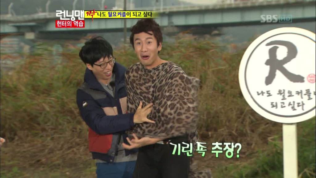 Hiếm lắm mới được chiêm ngưỡng Lee Kwang Soo vô tình lộ cơ bụng và ngực sexy như tượng tạc - Ảnh 4.