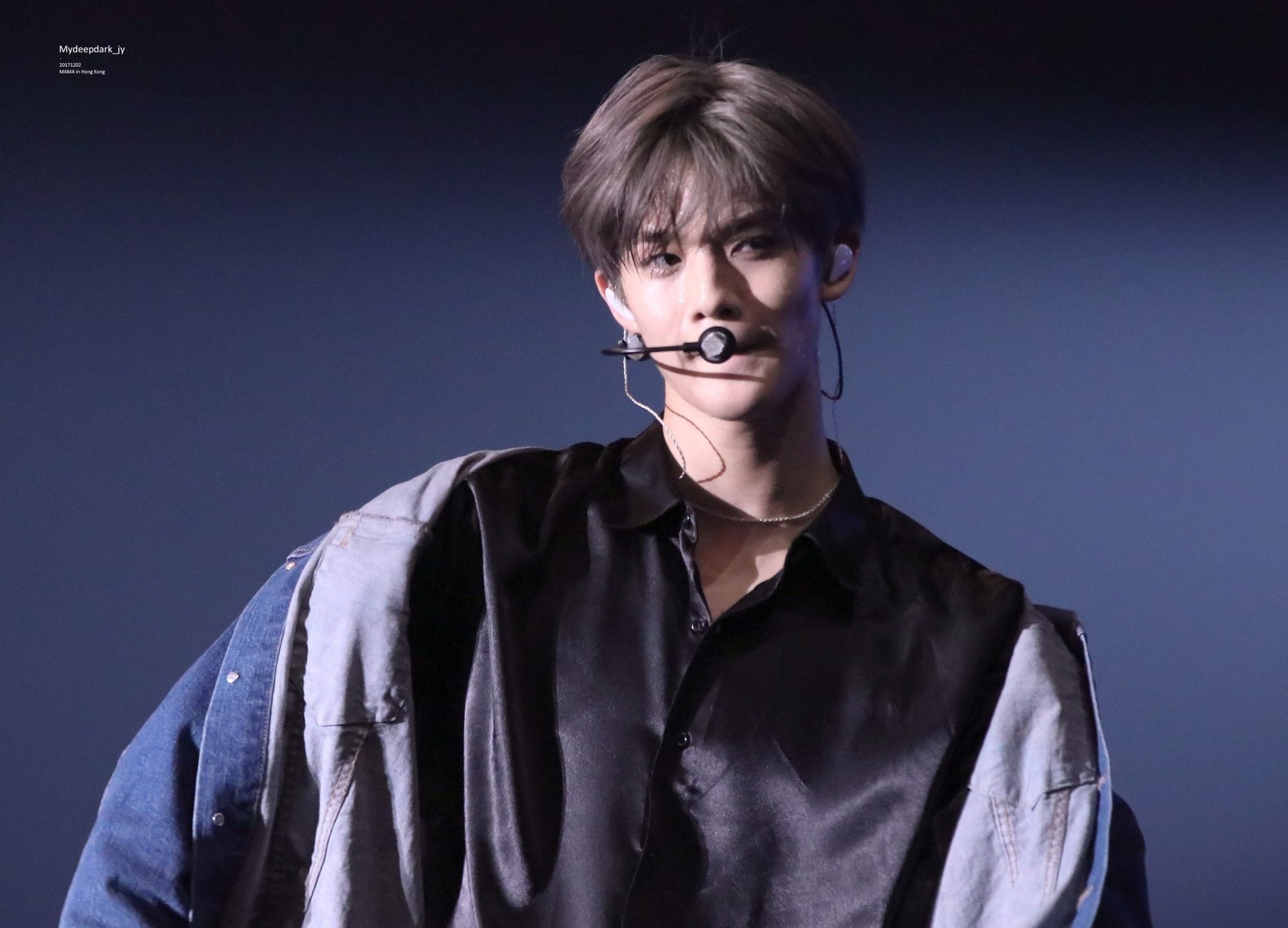 Bức hình khiến fan EXO và Wanna One tranh cãi nảy lửa: Đây rõ ràng là Sehun, mà lại là Jin Young? - Ảnh 9.