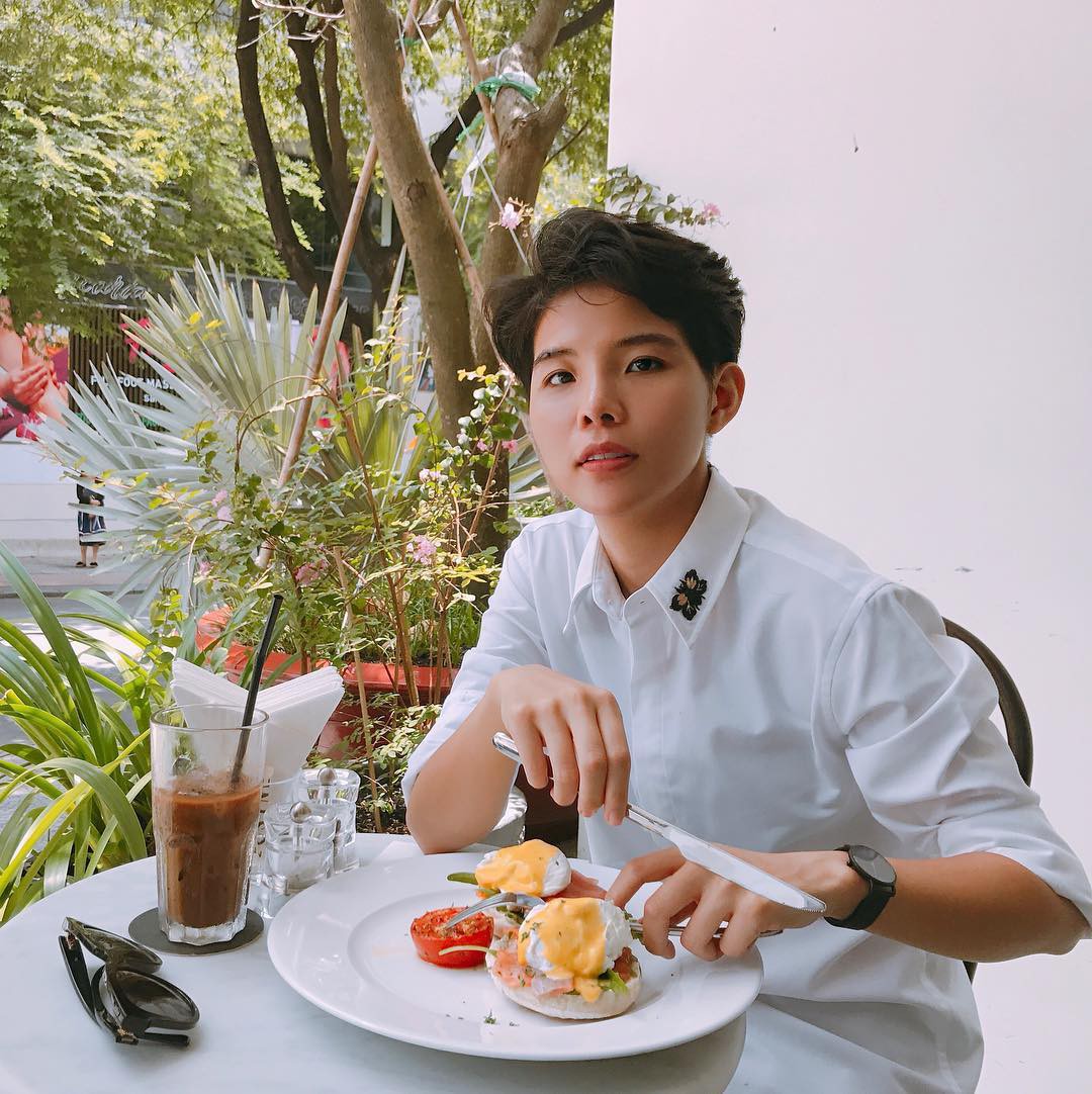 Diện đồ menswear nhưng lại thích tô son đỏ hồng, gu của Vũ Cát Tường kể cũng lạ - Ảnh 6. Diện đồ menswear nhưng lại thích tô son đỏ hồng, gu của Vũ Cát Tường kể cũng lạ - Ảnh 6.