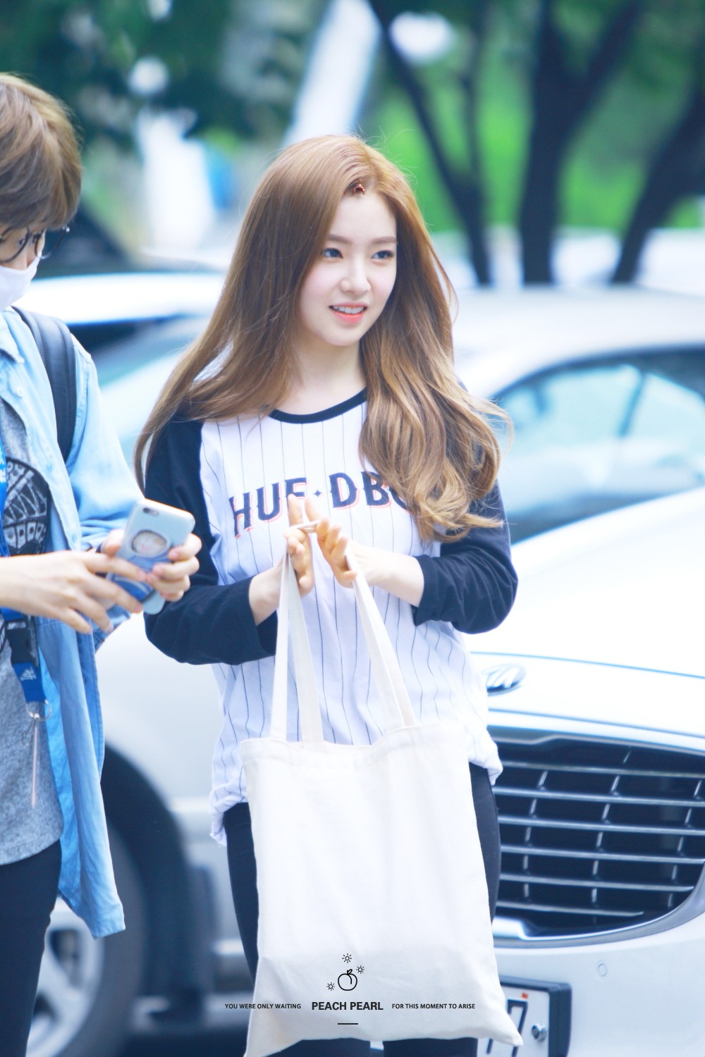 Đẳng cấp là thế, nhưng nữ thần tượng này cũng chỉ diện đi diện lại 1 mẫu túi mà ai cũng có - Ảnh 7.