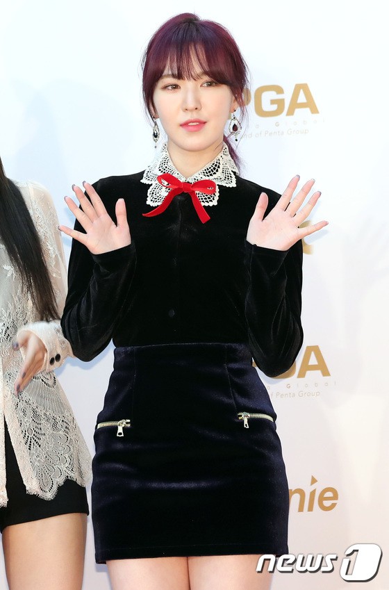 Thảm đỏ Golden Disc Awards: Lee Sung Kyung đấu với 2 nữ thần Kpop, hàng loạt mỹ nhân bối rối vì suýt lộ hàng - Ảnh 22.