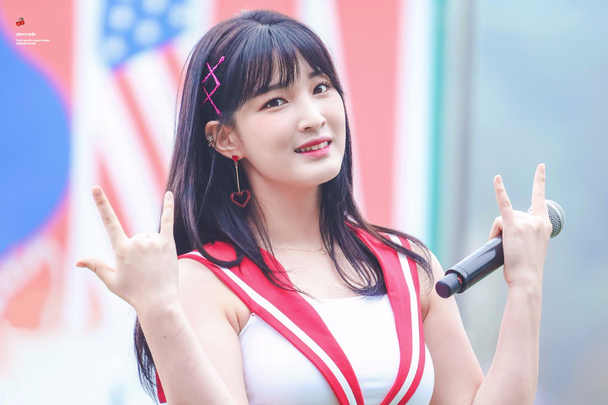 Thân hình ngộp thở của nữ thần tượng ngực khủng cưới chạy bầu với thành viên F.T.Island lại gây xôn xao - Ảnh 19.