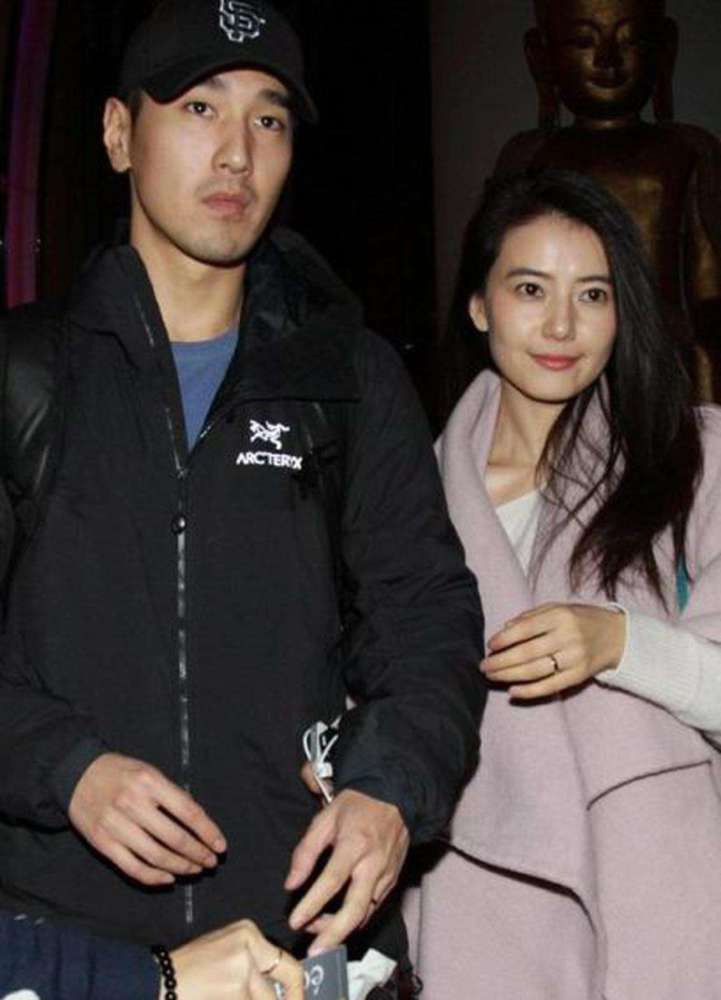 Sau Lưu Thi Thi và Triệu Lệ Dĩnh, Cao Viên Viên sẽ là mỹ nhân thông báo tin vui bầu bí? - Ảnh 5. Sau Lưu Thi Thi và Triệu Lệ Dĩnh, Cao Viên Viên sẽ là mỹ nhân thông báo tin vui bầu bí? - Ảnh 5.