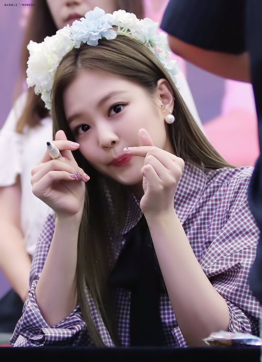 Jennie (BLACKPINK) có phải phép cộng hoàn hảo giữa 2 hình mẫu lý tưởng mà Kai (EXO) từng chia sẻ? - Ảnh 5. Jennie (BLACKPINK) có phải phép cộng hoàn hảo giữa 2 hình mẫu lý tưởng mà Kai (EXO) từng chia sẻ? - Ảnh 5.