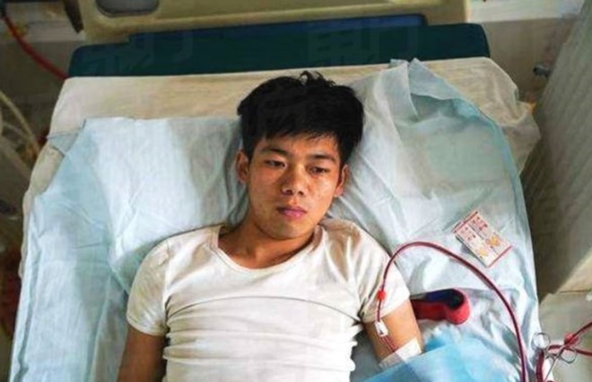 Từng b&aacute;n thận để mua iPhone v&agrave;o 7 năm trước, giờ số phận thanh ni&ecirc;n ấy thảm thương thế n&agrave;y đ&acirc;y - Ảnh 3.