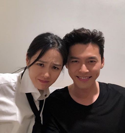 Nhìn Son Ye Jin và Hyun Bin tình tứ, có thái độ đáng ngờ như thế này bảo sao ai cũng thi nhau đẩy thuyền - Ảnh 17.