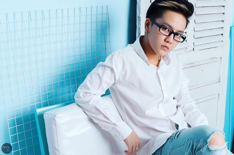 Tomboy đình đám Bi Bảo cùng vợ rơi nước mắt khi nhớ lại scandal bị người cũ tố sống hai mặt - Ảnh 1. Tomboy đình đám Bi Bảo cùng vợ rơi nước mắt khi nhớ lại scandal bị người cũ tố sống hai mặt - Ảnh 1.