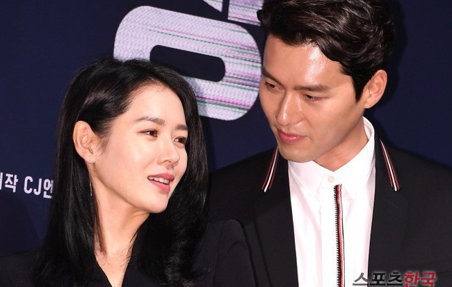 Nhìn Son Ye Jin và Hyun Bin tình tứ, có thái độ đáng ngờ như thế này bảo sao ai cũng thi nhau đẩy thuyền - Ảnh 8.