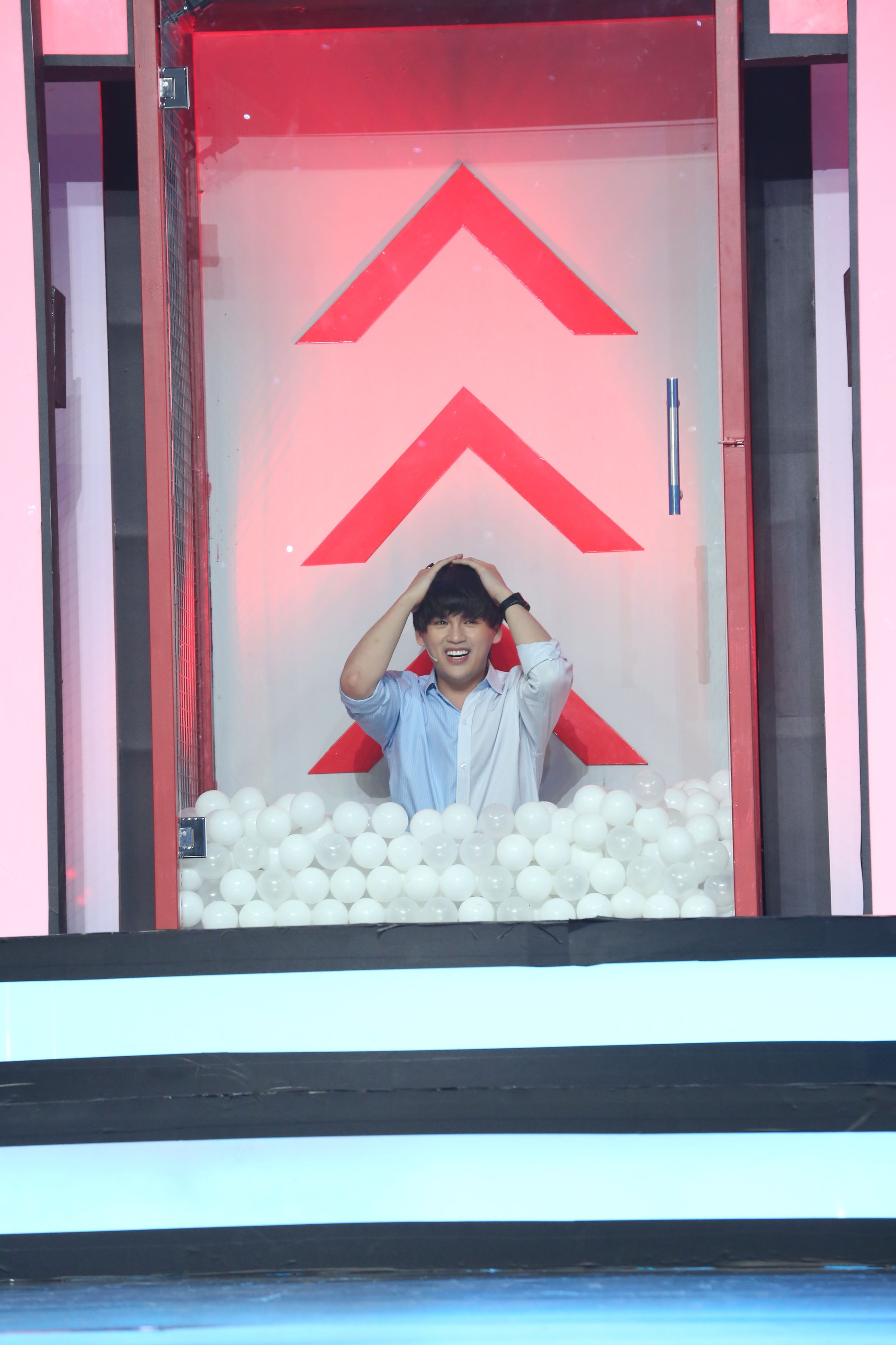 Phương Trinh Jolie xoạc chân, ép dẻo tưng bừng khi đi chơi gameshow - Ảnh 2. Phương Trinh Jolie xoạc chân, ép dẻo tưng bừng khi đi chơi gameshow - Ảnh 2.