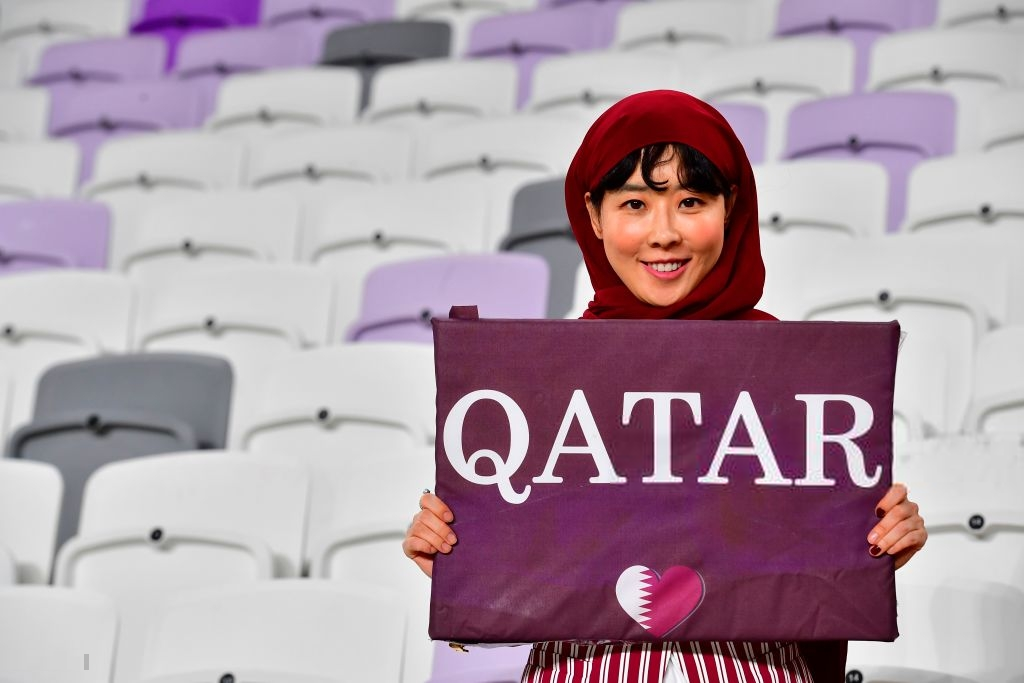 Fangirl Việt Nam và bạn bè châu lục khoe sắc tại Asian Cup 2019 - Ảnh 6. Fangirl Việt Nam và bạn bè châu lục khoe sắc tại Asian Cup 2019 - Ảnh 6.