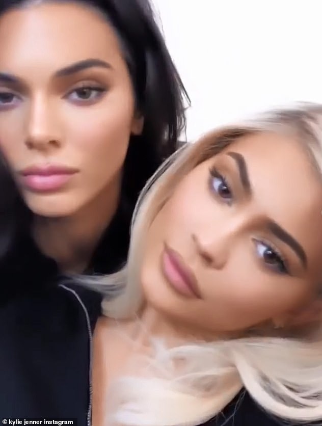 Góc cây khế: Truyền thông nước ngoài bóng gió chuyện chị em Kendall và Kylie bất hòa chỉ vì của ăn của để - Ảnh 1.