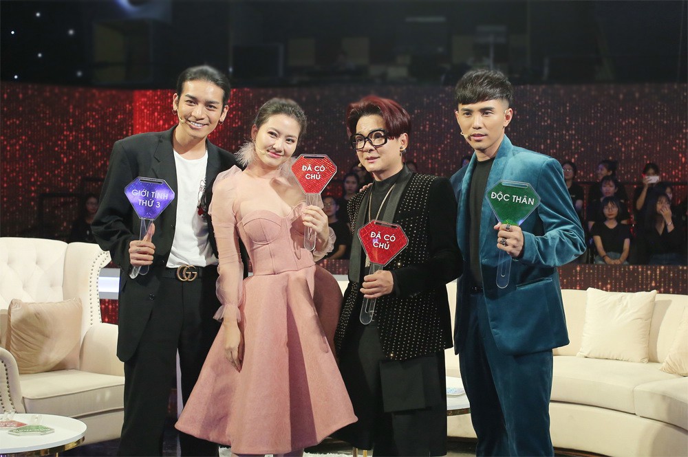 Vắng Hương Giang, BB Trần quậy tưng Người ấy là ai - Ảnh 5. Vắng Hương Giang, BB Trần quậy tưng Người ấy là ai - Ảnh 5.