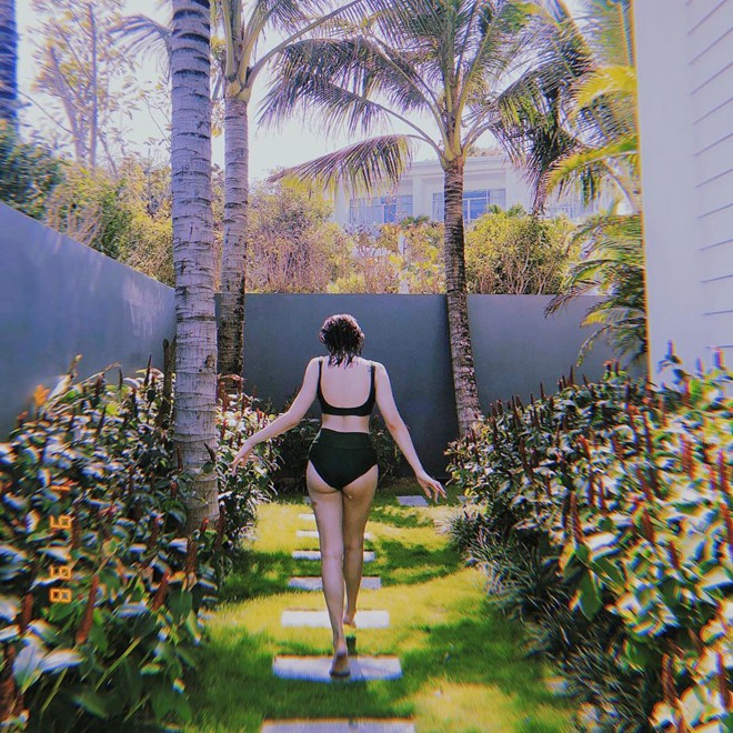 kaity-nguyen-lan-dau-khoe-anh-dien-bikini-nong-bong-87f22016-154710188812652796551.jpg