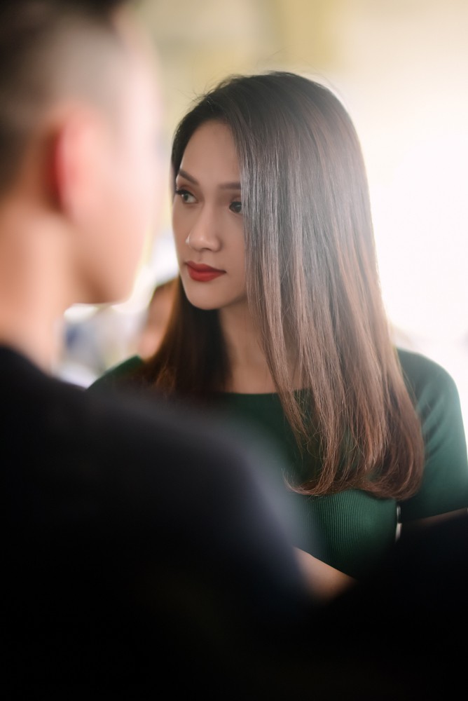 Thiên thần chuyển giới Yoshi xinh đẹp ngọt ngào trong ngày hội ngộ Hương Giang tại Việt Nam - Ảnh 4. Thiên thần chuyển giới Yoshi xinh đẹp ngọt ngào trong ngày hội ngộ Hương Giang tại Việt Nam - Ảnh 4.